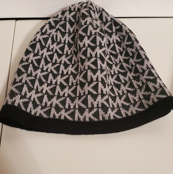 Michael Kors MK Repeat Logo Knit Beanie Hat NWOT! - Picture 1 of 3